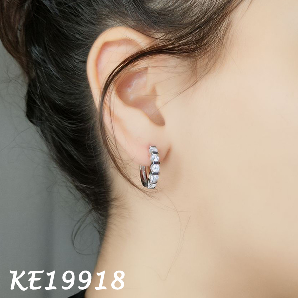 Round CZ Huggie Earring-KE19918
